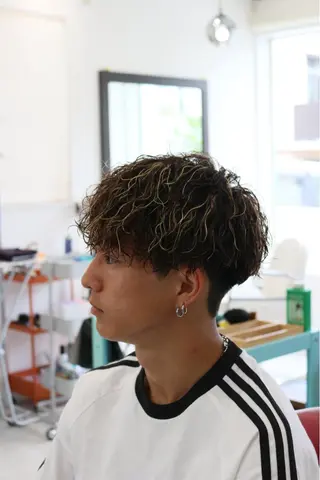 カラー パーマ メンズ ババ タケルのヘアスタイル