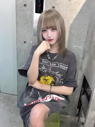 ロング カラー ホワイト&レイヤーカ ットエクステ長畠俊輔のヘアスタイル