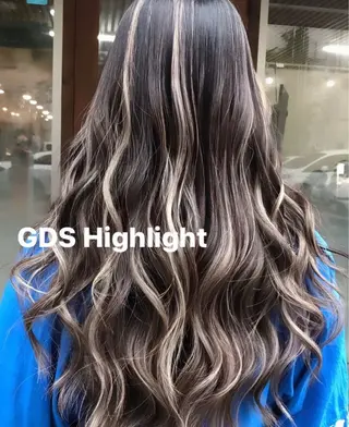 ロング デザインカラー🌈 NAOTOのヘアスタイル