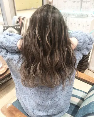ロング カラー ブリーチカラーレイヤ ーカット🦋annaのヘアスタイル