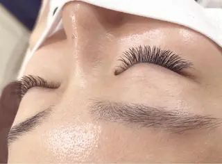 マツエク・マツパ laera 佐藤のヘアスタイル