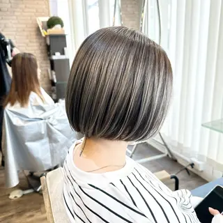 ショート カラー ヘアアレンジ MiU所属・韓国×髪質改善×美髪 縮毛矯正×レイヤーのヘアスタイル
