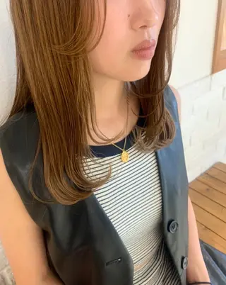 セミロング 🩰淡色カラー／ 南ゆかり（女性のみ）のヘアスタイル