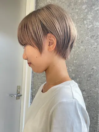 ショート ⭐ハイトーンブリーチ ミルクティーピンクのヘアスタイル