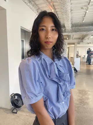 ミディアム oma 袮次金 鈴香のヘアスタイル