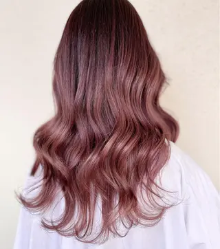 ロング 🌈8月末までシャ イン輝きハイトーン✨のヘアスタイル