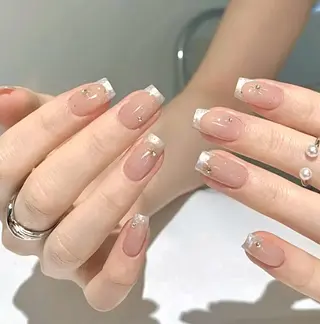 ネイル RAFFINE 月🦋🩵のネイルデザイン