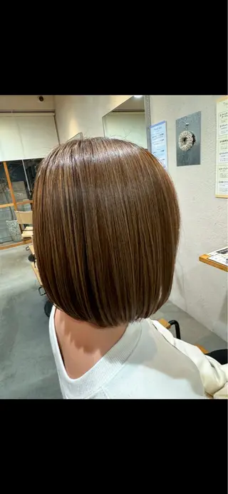 ショート カラー 笹川 桃歌のヘアスタイル
