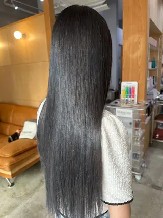 ミディアム miloc MOMOKAのヘアスタイル