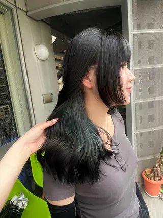 カラー 羽根 ひなののヘアスタイル