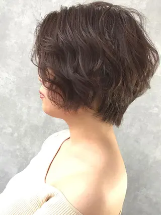 ショート カラー TOMOYAレイヤー ブリーチ縮毛矯正のヘアスタイル