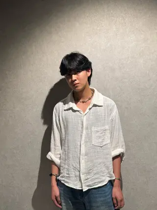 ショート カラー メンズ 毛流れ特化愁斗 センターパートパーマのヘアスタイル