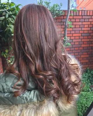 セミロング カラー エイト ウメダのヘアスタイル