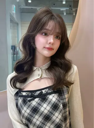 セミロング ミスズ トレンド✨ カット🩵🩶のヘアスタイル