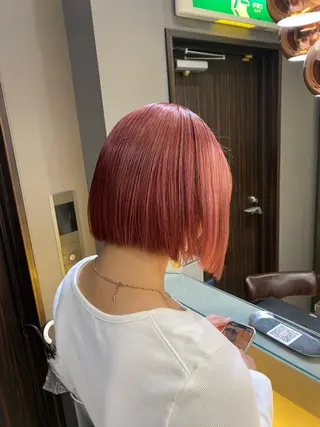 ショート カラー noa 寒色系カラーブリーチのヘアスタイル