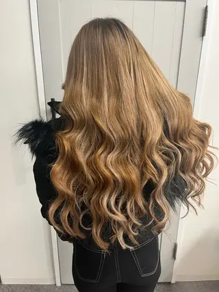 ロング アブアイ所属・🌈艶髪ハイトーン SENAのヘアスタイル