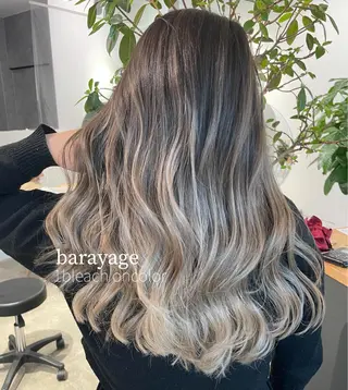 ロング 岸川 恭子のヘアスタイル