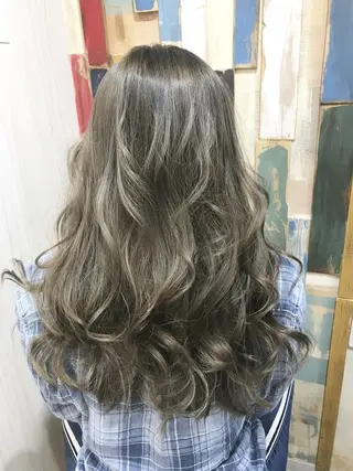 カラー 嶋村夏実🌼レイヤー 🌸白髪ぼかしのヘアスタイル