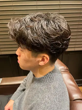 ミディアム パーマ ヒロ銀座BARBERSHOP丸の内店所属・ヒロ銀座　石川 昂のヘアスタイル