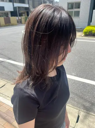 セミロング カラー Aube Hair McQueen所属・クリハラ シュウのヘアスタイル