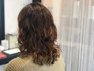 セミロング パーマ 若泉 真梨のヘアスタイル