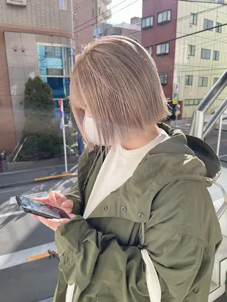 ミディアム カラー 髙橋一哉　ブリーチ/ ベージュカラーのヘアスタイル