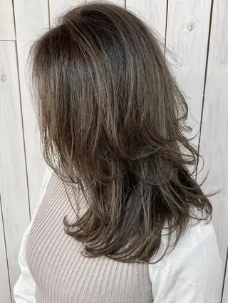 ミディアム カラー パーマ Rowel ローウェルのヘアスタイル