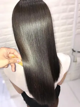 セミロング カラー パーマ ヘアアレンジ メンズ キッズ ネイル マツエク・マツパ 20代半ば上質なへア ケア 髪質改善 大西のヘアスタイル