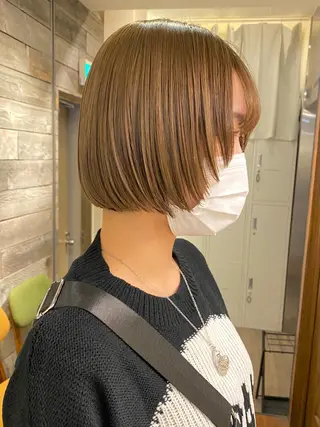 ショート カラー ANNA /艶髪/ハイトーンのヘアスタイル