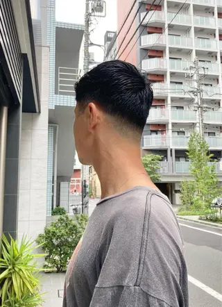 ショート メンズ 松岡 俊輔のヘアスタイル