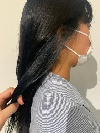 セミロング 山内 愛可のヘアスタイル