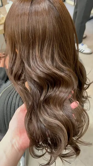 ロング 光を纏うツヤ感ロング Natsuki🪽のヘアスタイル