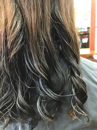 セミロング パーマ 桧山 真のヘアスタイル