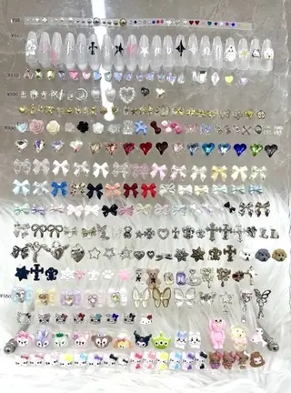 ネイル NAILSALON LUNON 獨協大学前駅店所属・LUNON 獨協大学前駅店のネイルデザイン