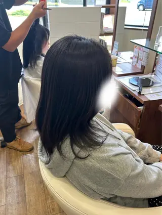 ミディアム 水木 里咲のヘアスタイル