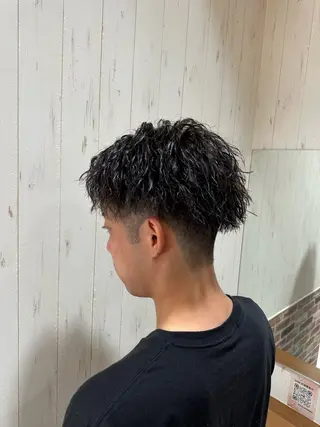 ショート パーマ メンズ 中嶋 紘夢のヘアスタイル