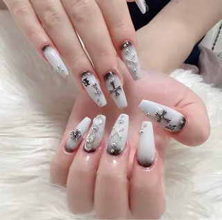 ネイル Chiara nail salon所属・Chiara 長さ出し専用店のネイルデザイン