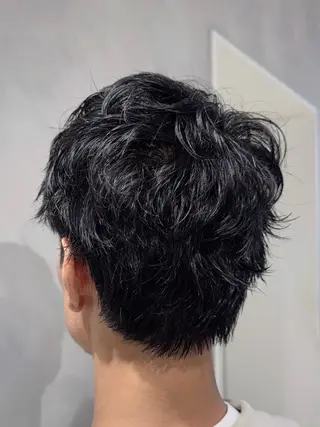 ショート パーマ メンズ 渋谷レイヤーカット/ 暖色艶カラー🩵高橋のヘアスタイル