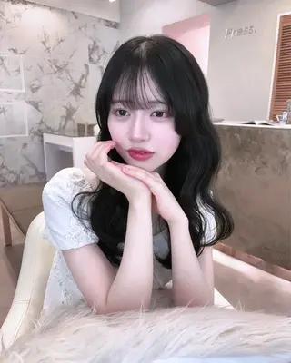 ロング momochan🍑 ドーリー艶カラー♡のヘアスタイル