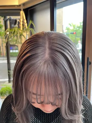 ミディアム RINOSHORES YOKOHAMA.日本大通り店所属・ハイトーン nagisaのヘアスタイル