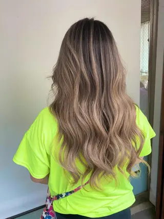 ロング カラー 白髪ぼかし バレイヤージュ志鎌のヘアスタイル