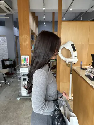 ミディアム miloc MOMOKAのヘアスタイル