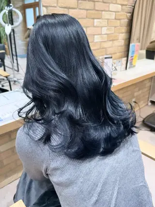 ミディアム カラー Loom by Sea 新宿所属・🖤レイヤー/艶髪/ 顔周りKaede🖤のヘアスタイル