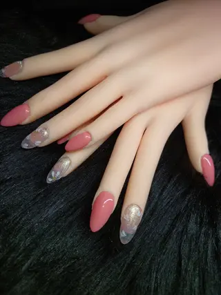 ネイル White  Se7enのネイルデザイン