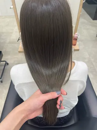 ロング カラー LENORA所属・谷 優梨のヘアスタイル