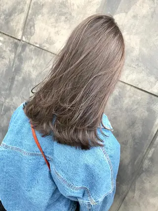 セミロング カラー TOMOYAレイヤー ブリーチ縮毛矯正のヘアスタイル