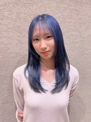 セミロング カラー レイヤー/韓国 ハイトーン興津史弥のヘアスタイル