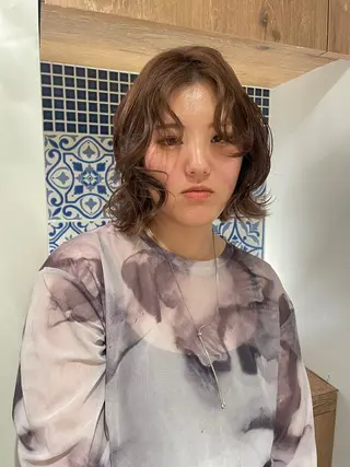 ミディアム カラー リカ/ハイトーン ・オリーブ🍀のヘアスタイル