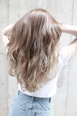 カラー 透明感カラーハイライ トモデル募集大浦偉央のヘアスタイル