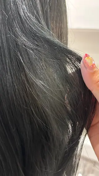 ロング カラー 伊藤 ゆいなのヘアスタイル